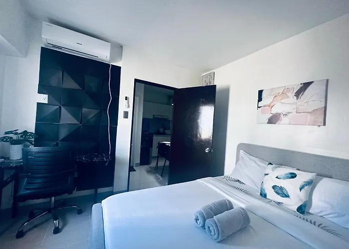 Mactan Oasis Garden Near Newtown& Airport Apartment